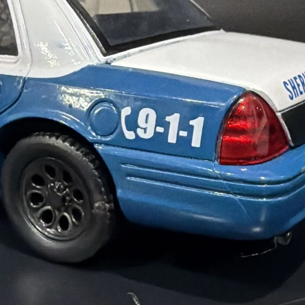 Jada 1/32 Scale 35728 - Rick Grimes Ford Crown Victoria Sheriff The Walking Dead